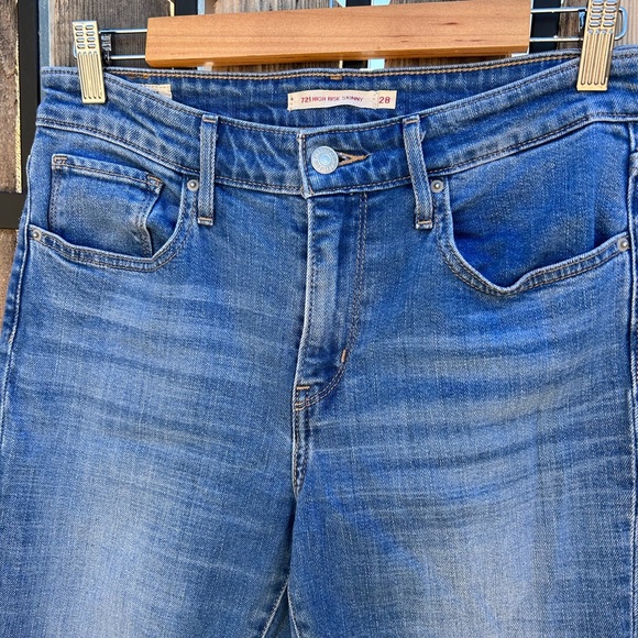 LEVI’S 721 High Rise Skinny Jeans Distressed Knees in - Picture 2 of 5